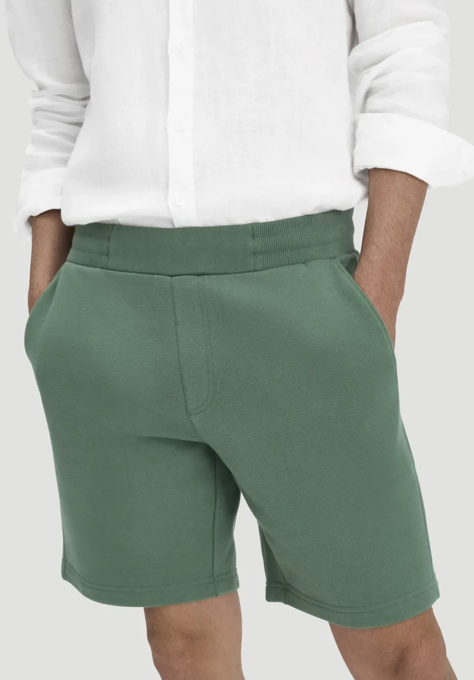 hessnatur Sweat Shorts TRIAS Relaxed BETTER RECYCLING aus reiner Bio-Baumwolle von efeugrün Discount