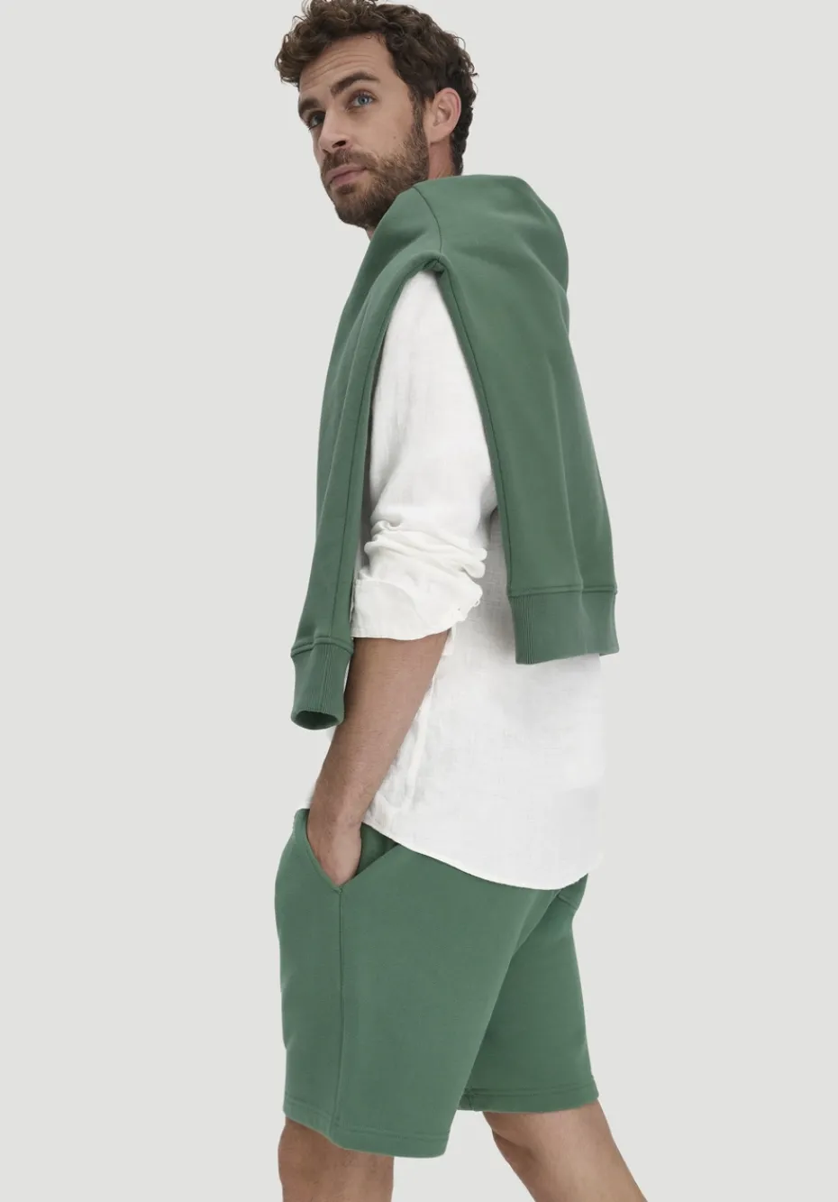 hessnatur Sweat Shorts TRIAS Relaxed BETTER RECYCLING aus reiner Bio-Baumwolle von efeugrün Discount