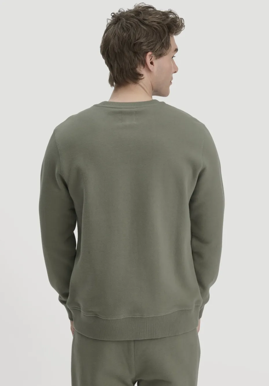 hessnatur Sweatshirt Regular aus reiner Bio-Baumwolle von oliv Outlet