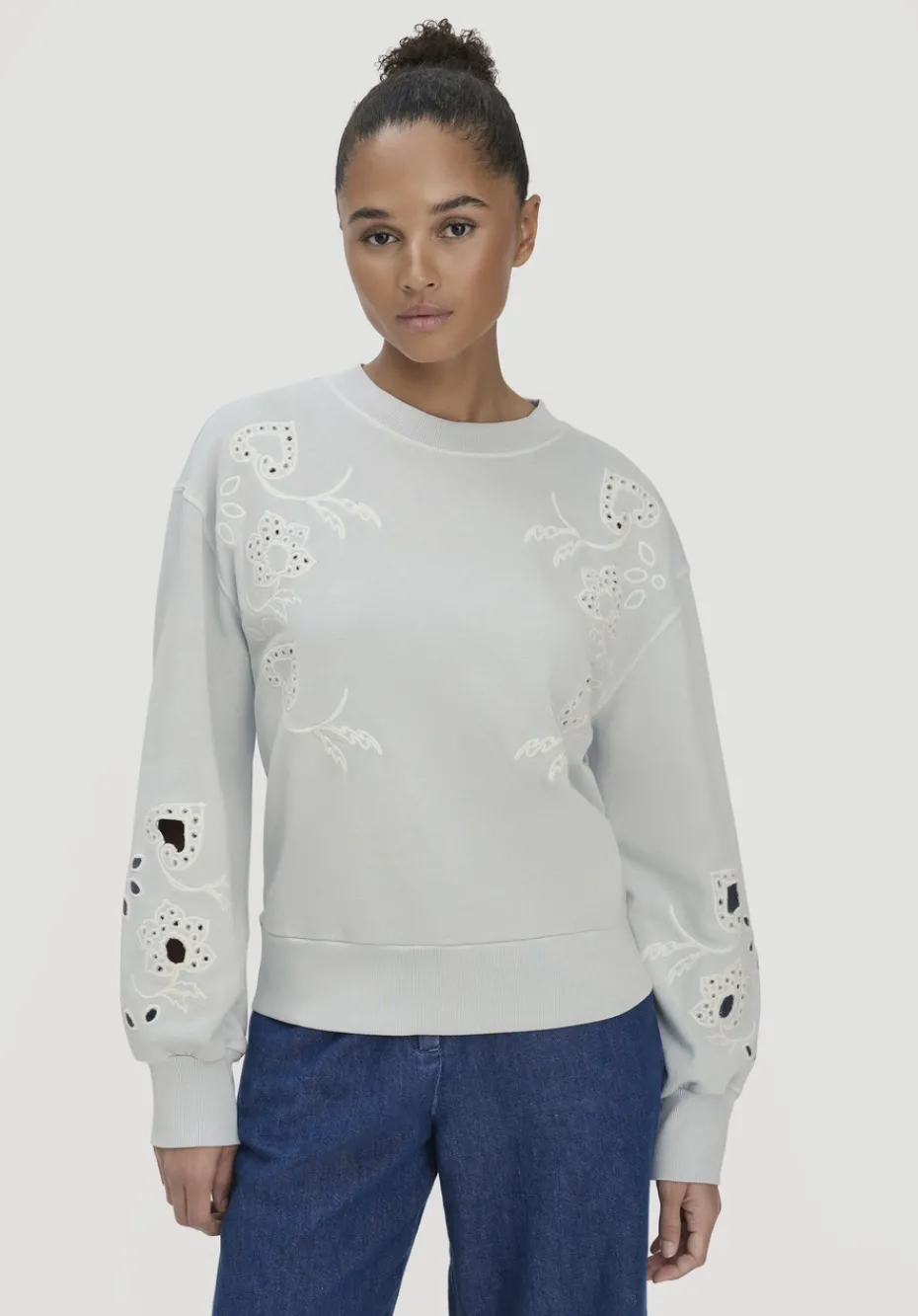 hessnatur Sweatshirt Relaxed BETTER RECYCLING aus reiner Bio-Baumwolle von perlblau Sale