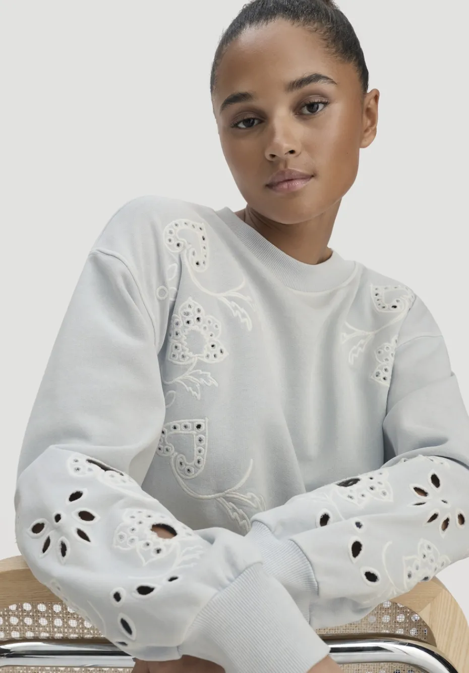 hessnatur Sweatshirt Relaxed BETTER RECYCLING aus reiner Bio-Baumwolle von perlblau Sale