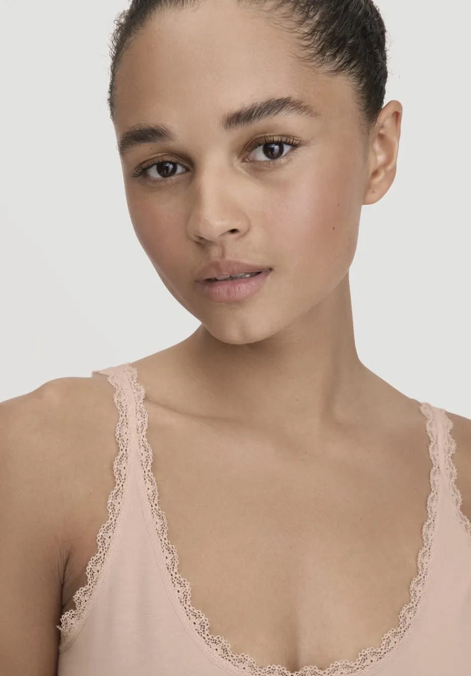 hessnatur Tanktop COTTON FEEL LACE aus Bio-Baumwolle von puder