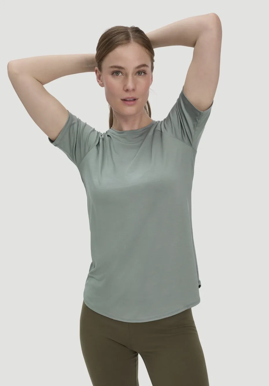 hessnatur T-Shirt Regular ACTIVE COMFORT aus TENCEL™ Lyocell von mattgrün New