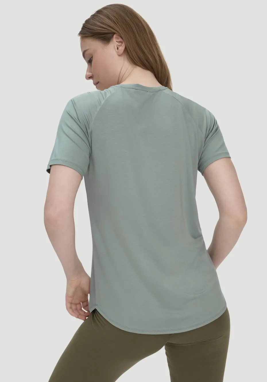 hessnatur T-Shirt Regular ACTIVE COMFORT aus TENCEL™ Lyocell von mattgrün New