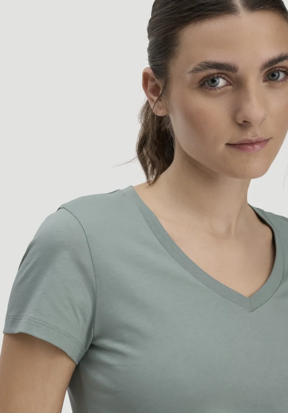 hessnatur T-Shirt Regular aus Regenerative Organic Cotton (ROC) von mattgrün Sale