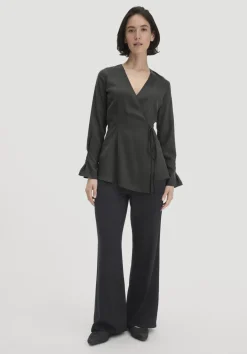 hessnatur Wickelbluse Regular aus TENCEL™ Lyocell von tannengrün Online