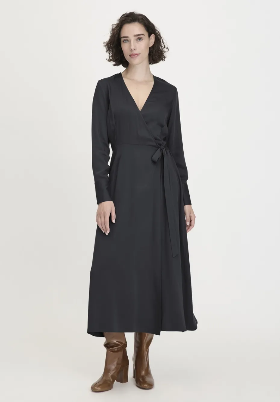 hessnatur Wickelkleid Knöchellang Regular aus reiner LENZING™ ECOVERO™ Viskose von black Outlet