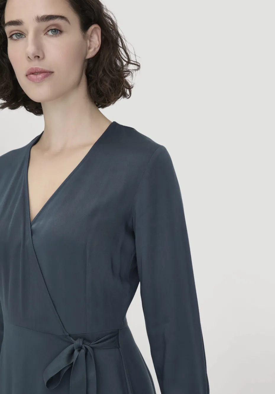hessnatur Wickelkleid Knöchellang Regular aus reiner LENZING™ ECOVERO™ Viskose von dunkles petrol Hot