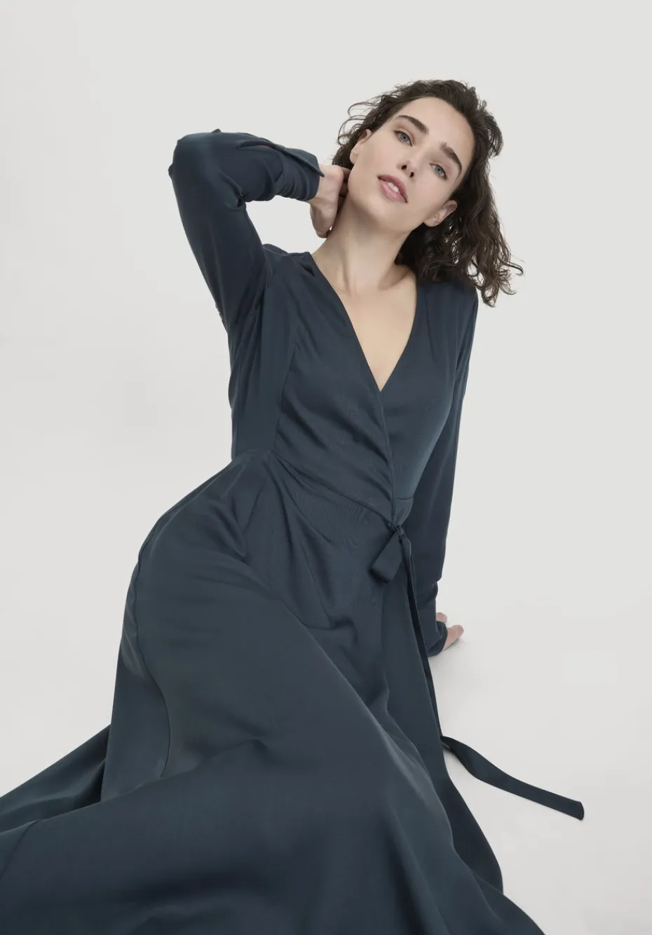 hessnatur Wickelkleid Knöchellang Regular aus reiner LENZING™ ECOVERO™ Viskose von dunkles petrol Hot