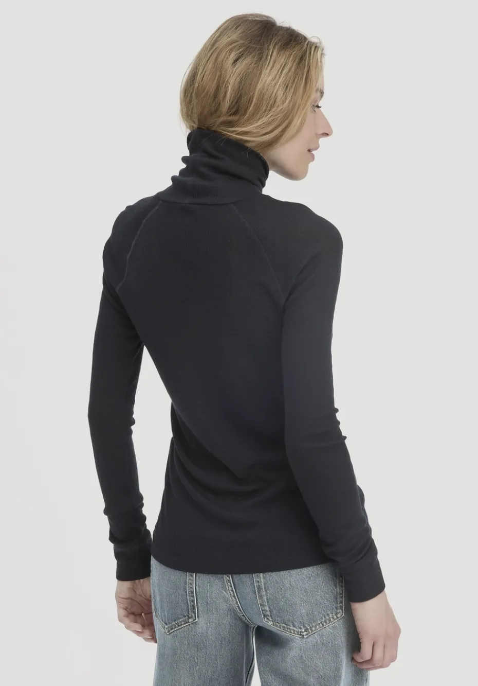 hessnatur Wolle-Mix Longlseeve Fitted aus Bio-Merinowolle und TENCEL™ Lyocell von schwarz Online