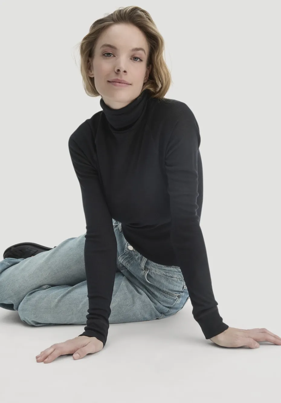 hessnatur Wolle-Mix Longlseeve Fitted aus Bio-Merinowolle und TENCEL™ Lyocell von schwarz Online