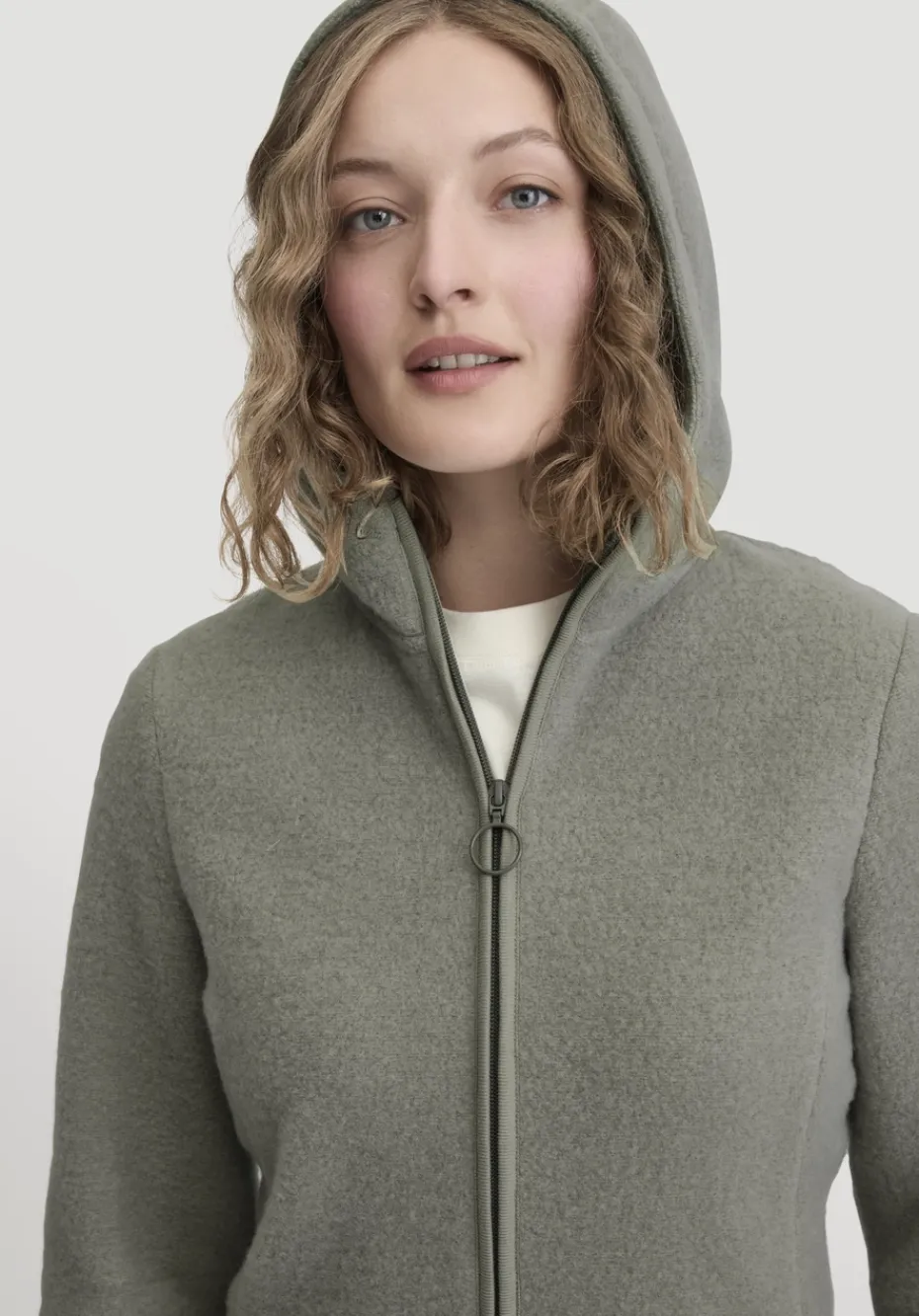 hessnatur Wollfleece Kapuzen-Jacke Regular aus Bio-Merinowolle und Bio-Baumwolle von seegras New
