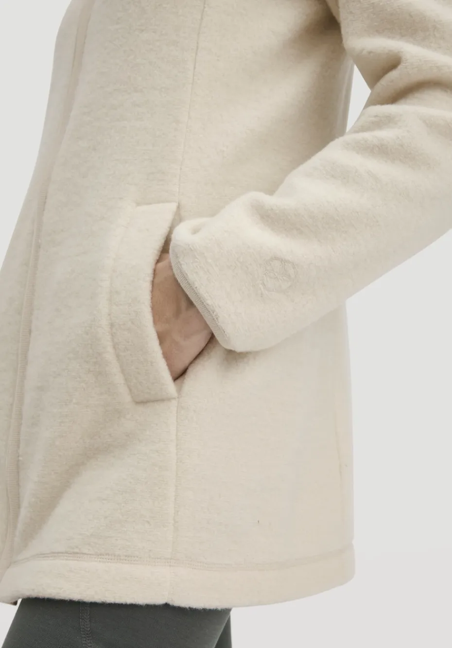 hessnatur Wollfleece Kapuzen-Jacke Regular aus Bio-Merinowolle und Bio-Baumwolle von cocos Sale