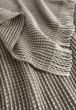 hessnatur Wollmix Waffle Plaid YARA aus Bio-Lambswool mit Bio-Baumwolle von naturbraun New