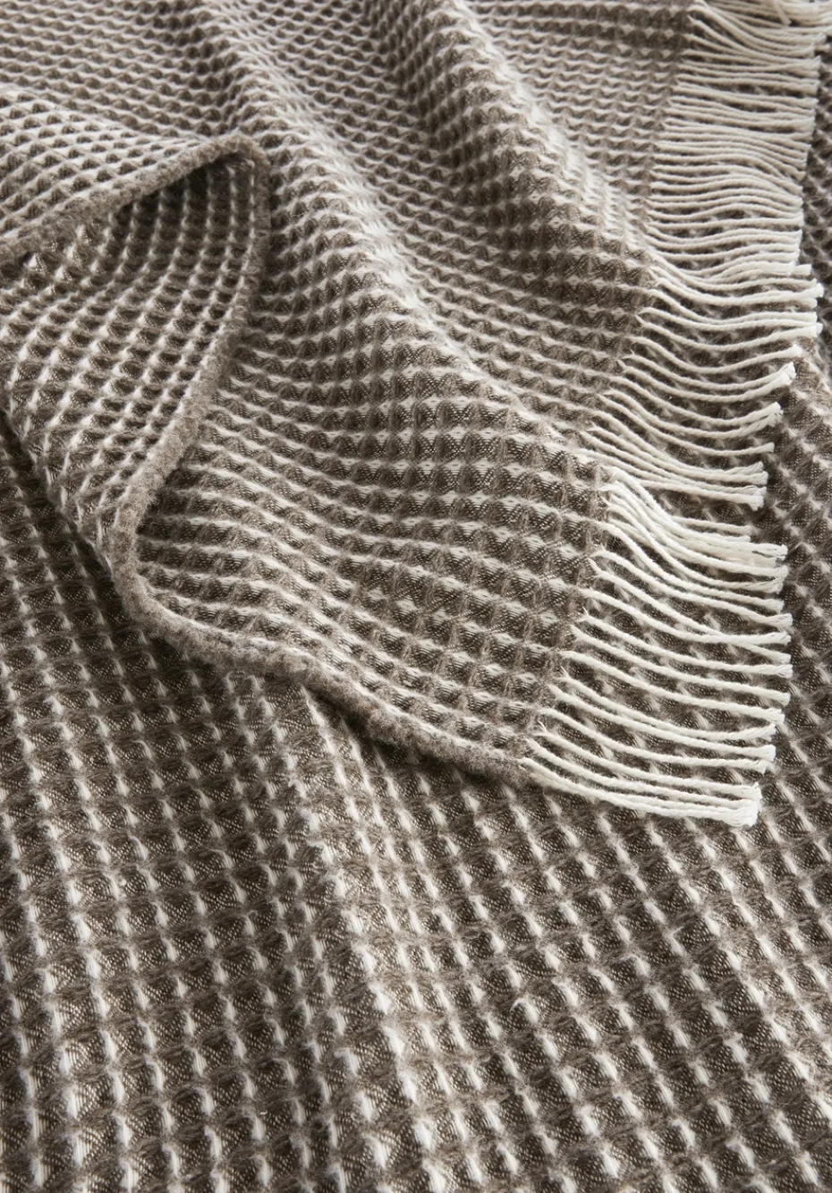 hessnatur Wollmix Waffle Plaid YARA aus Bio-Lambswool mit Bio-Baumwolle von naturbraun New